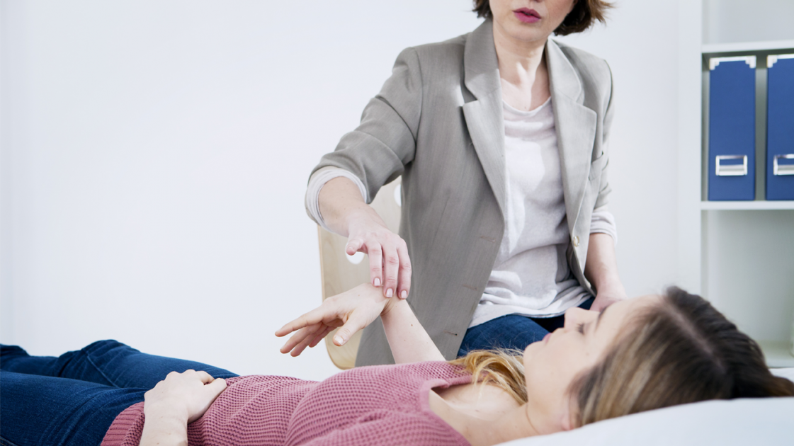 L'hypnose à l'hôpital  réduire le stress et la douleur du patient  La